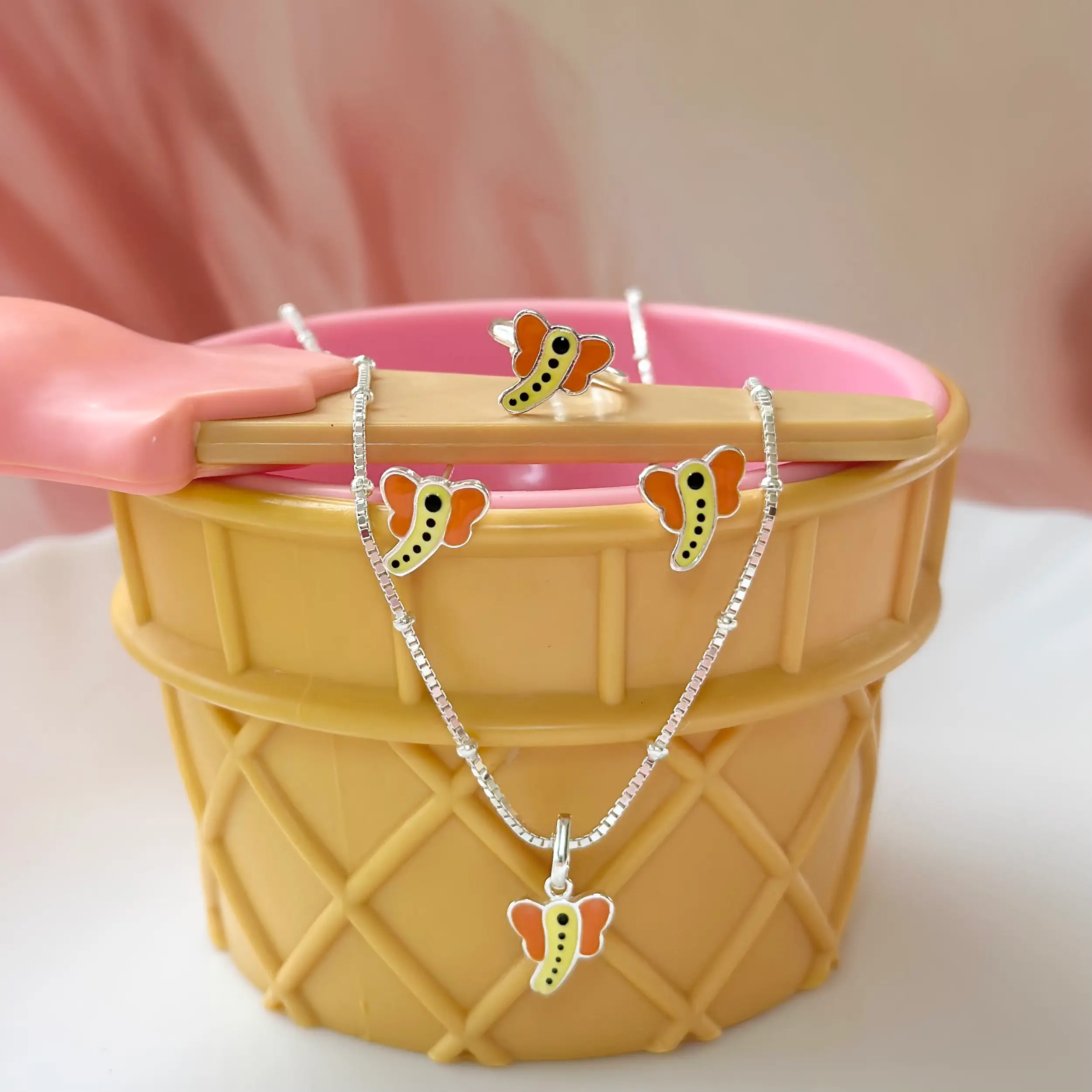 IMG_1352 Elephant Pendantset , Ring and Chain - Image 1